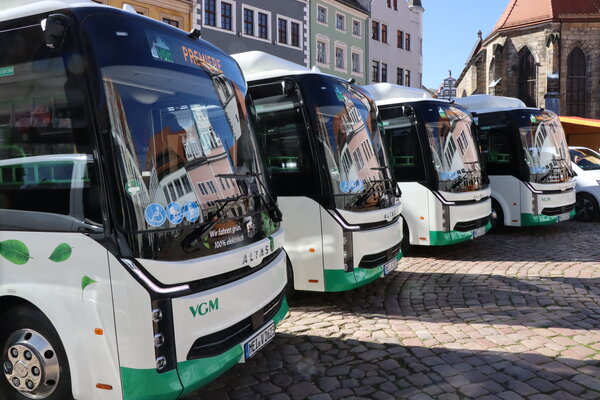 Elektrobusse auf dem Marktplatz in Mei&szlig;en